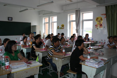 澄江中学召开七,八年级学生家长会
