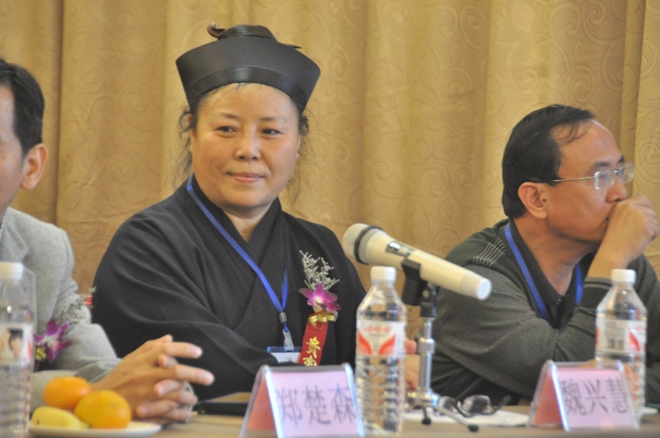 天台山道教协会会长,紫阳宫主持魏兴慧在主席台上